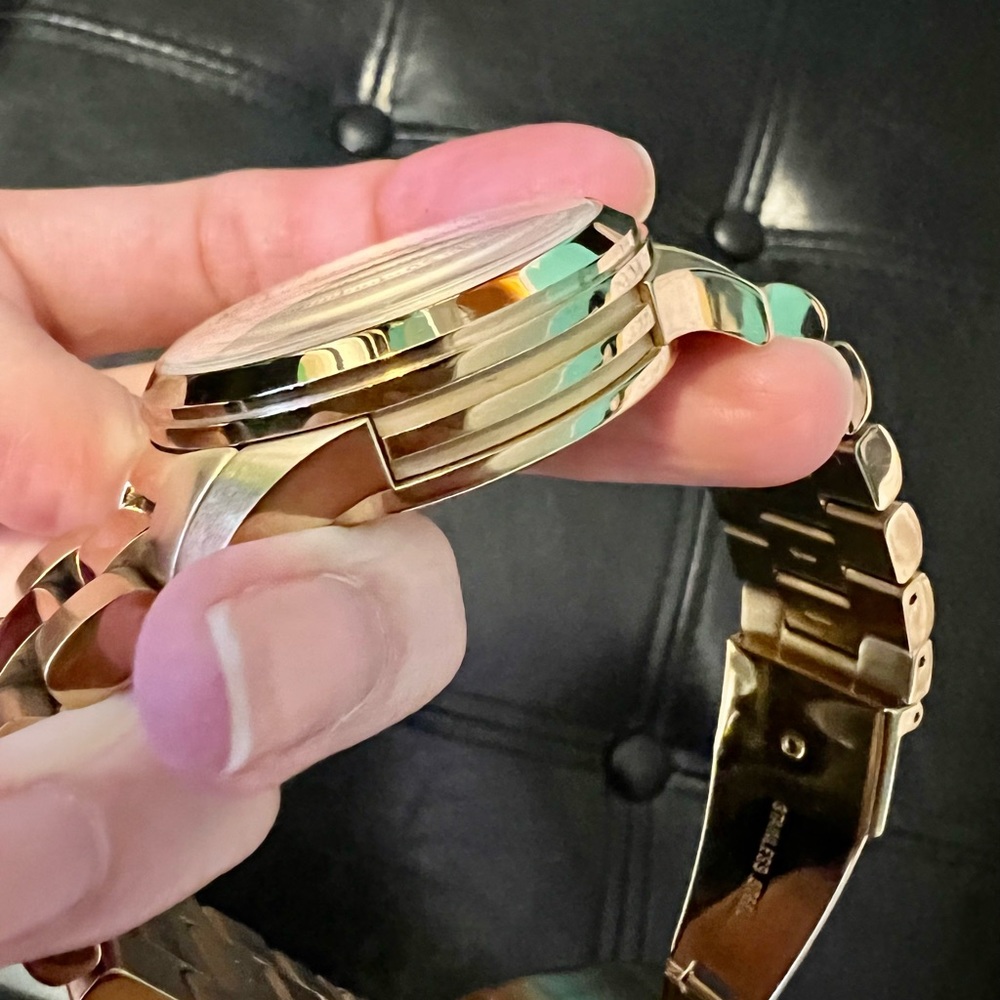 Preowned Michael Kors women watch gold tone ⭐️⭐️⭐️ - Picture 8 of 11